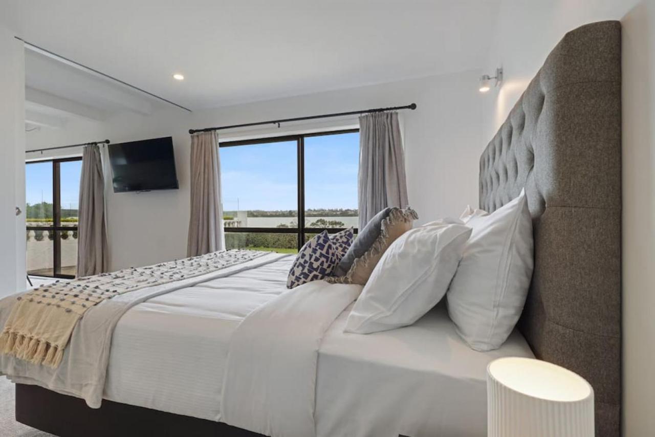 Magnificent Beachfront Mansion - Pool - Fireplace Auckland Exterior photo